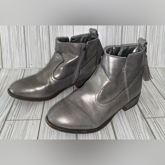 KIDPIK Silver Booties With Tassel Size 2 - Picture 1 of 16